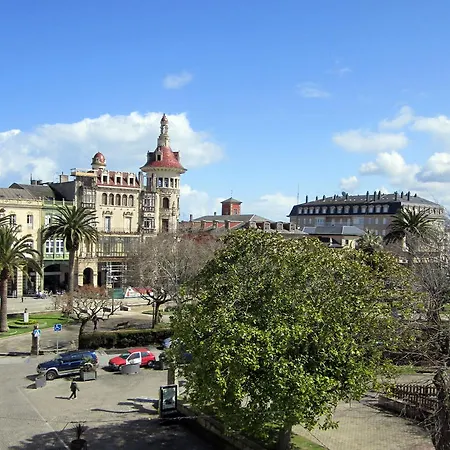 ゲストハウス Linares リバデオ